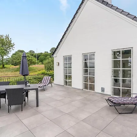 Three-bedroom In Hébergement de vacances