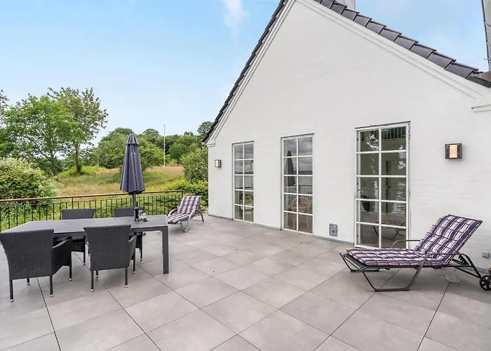 Three-bedroom In Hébergement de vacances